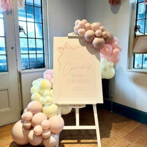 elegant-pastel-organic-balloon-personalised-welcome-easel